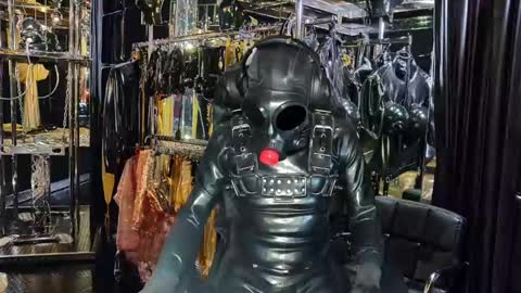 Snapshot of latexlover202 chatting on 02/02/25, 10:17 latexlover202 online show from 02/02/25, 10:17