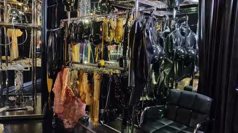 Snapshot of latexlover202 chatting on 02/11/26, 09:42 latexlover202 online show from 02/11/26, 09:42