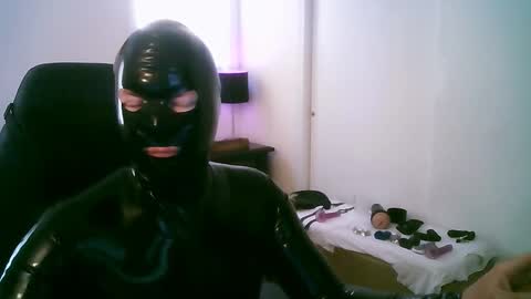 latexminheadroom online show from 12/21/25, 08:27