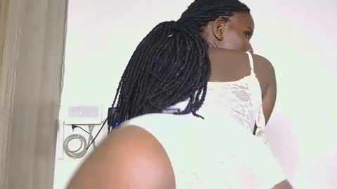 latiffaah_xx online show from 02/08/26, 11:57