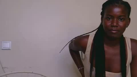 latiffaah_xx online show from 02/10/26, 12:53