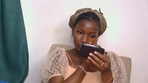 latiffaah_xx online show from 04/21/26, 11:38