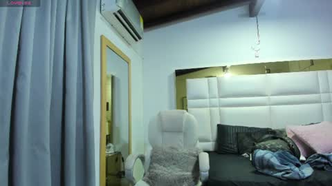 Johana y Santiago online show from 07/19/26, 03:10