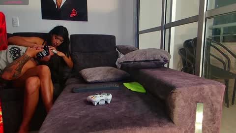 Snapshot of latin_couple77 chatting on 01/13/25, 04:28 Sara y Andy online show from 01/13/25, 04:28