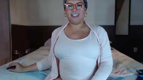 Snapshot of latinaflower_ts chatting on 03/29/26, 01:05 FLOR SALVAJE online show from 03/29/26, 01:05