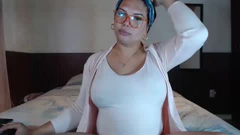 Snapshot of latinaflower_ts chatting on 03/29/26, 10:10 FLOR SALVAJE online show from 03/29/26, 10:10