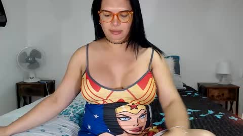 Snapshot of latinaflower_ts chatting on 06/07/26, 01:32 FLOR SALVAJE online show from 06/07/26, 01:32