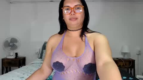 Snapshot of latinaflower_ts chatting on 06/07/26, 09:40 FLOR SALVAJE online show from 06/07/26, 09:40