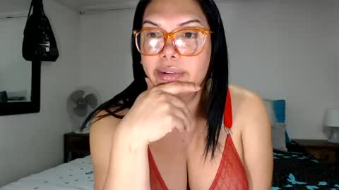 Snapshot of latinaflower_ts chatting on 06/17/26, 12:46 FLOR SALVAJE online show from 06/17/26, 12:46