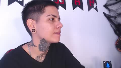 Snapshot of latinaleksa chatting on 10/27/25, 02:10 Alex online show from 10/27/25, 02:10