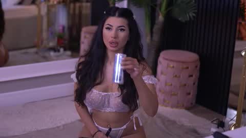 Latina online show from 03/23/26, 05:50