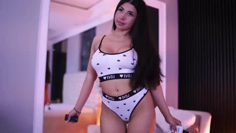 Snapshot of latinaloco chatting on 05/06/26, 10:42 Latina online show from 05/06/26, 10:42