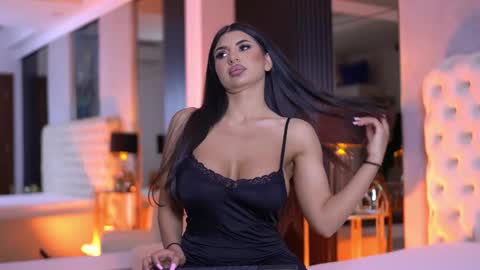 Snapshot of latinaloco chatting on 05/14/26, 06:04 Latina online show from 05/14/26, 06:04