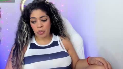Snapshot of latinamav22 chatting on 07/25/26, 01:58 latinamav22 online show from 07/25/26, 01:58