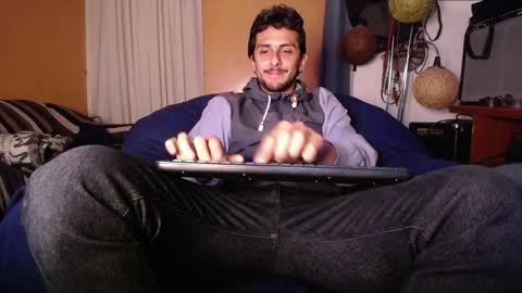 Juanito online show from 10/11/25, 02:11