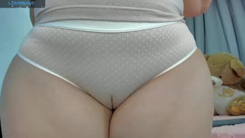 Snapshot of latinlove_sexygirls chatting on 05/08/26, 01:44 Vanessa online show from 05/08/26, 01:44