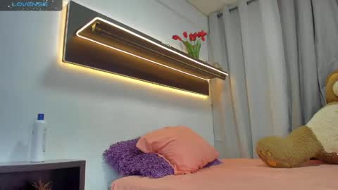 Snapshot of latinlove_sexygirls chatting on 06/05/26, 02:18 Vanessa online show from 06/05/26, 02:18