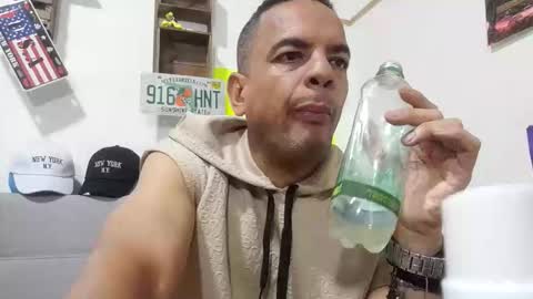 latinmartin254 online show from 10/18/25, 02:03