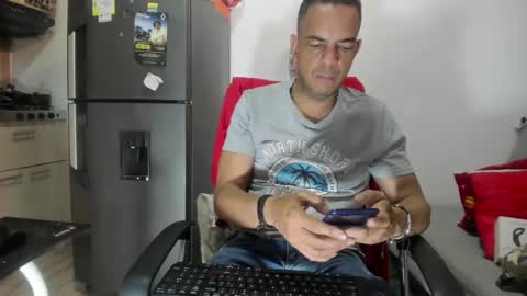 latinmartin73 online show from 12/28/24, 06:40