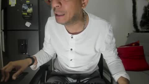 latinmartin73 online show from 12/30/24, 01:48