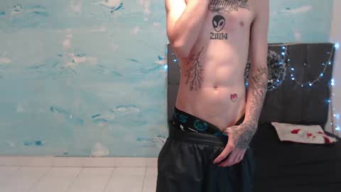 Snapshot of latins_boys_20 chatting on 12/11/24, 06:36 NICK online show from 12/11/24, 06:36