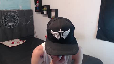 Snapshot of latins_boys_20 chatting on 12/12/24, 04:04 NICK online show from 12/12/24, 04:04