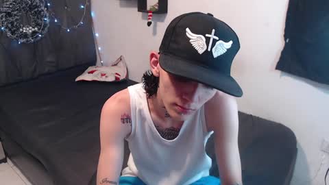 Snapshot of latins_boys_20 chatting on 12/15/24, 04:18 NICK online show from 12/15/24, 04:18