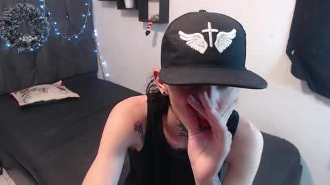 Snapshot of latins_boys_20 chatting on 12/17/24, 04:12 NICK online show from 12/17/24, 04:12