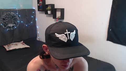 Snapshot of latins_boys_20 chatting on 12/17/24, 10:23 NICK online show from 12/17/24, 10:23