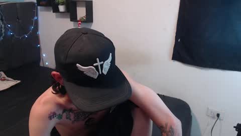 Snapshot of latins_boys_20 chatting on 12/18/24, 07:36 NICK online show from 12/18/24, 07:36