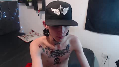 Snapshot of latins_boys_20 chatting on 12/18/24, 10:40 NICK online show from 12/18/24, 10:40