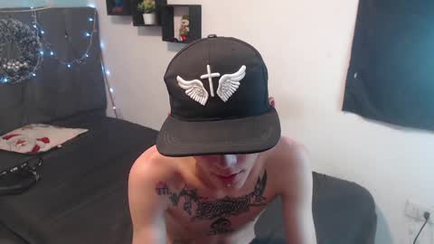 Snapshot of latins_boys_20 chatting on 12/20/24, 11:10 NICK online show from 12/20/24, 11:10