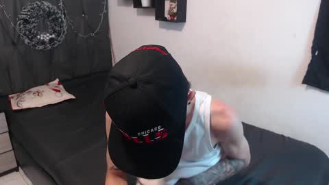 Snapshot of latins_boys_20 chatting on 12/28/24, 03:26 NICK online show from 12/28/24, 03:26