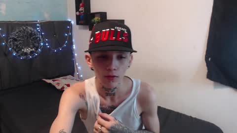 Snapshot of latins_boys_20 chatting on 12/29/24, 03:44 NICK online show from 12/29/24, 03:44