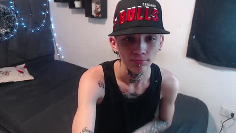 Snapshot of latins_boys_20 chatting on 12/30/24, 03:58 NICK online show from 12/30/24, 03:58