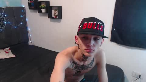 Snapshot of latins_boys_20 chatting on 12/30/24, 07:04 NICK online show from 12/30/24, 07:04