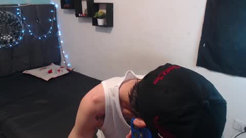 Snapshot of latins_boys_20 chatting on 12/31/24, 04:49 NICK online show from 12/31/24, 04:49