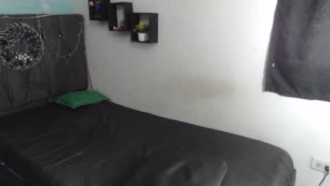 Snapshot of latins_boys_20 chatting on 01/03/25, 04:11 NICK online show from 01/03/25, 04:11