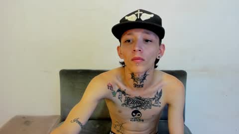 Snapshot of latins_boys_20 chatting on 01/18/25, 10:28 NICK online show from 01/18/25, 10:28