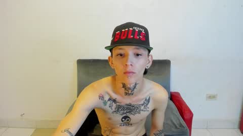 Snapshot of latins_boys_20 chatting on 01/19/25, 07:15 NICK online show from 01/19/25, 07:15