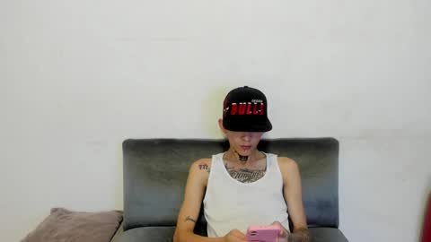 Snapshot of latins_boys_20 chatting on 01/21/25, 04:10 NICK online show from 01/21/25, 04:10