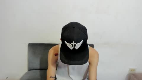 Snapshot of latins_boys_20 chatting on 01/26/25, 03:59 NICK online show from 01/26/25, 03:59