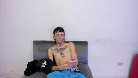 Snapshot of latins_boys_20 chatting on 01/27/25, 07:56 NICK online show from 01/27/25, 07:56