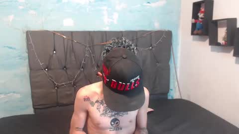 Snapshot of latins_boys_20 chatting on 01/29/25, 03:44 NICK online show from 01/29/25, 03:44