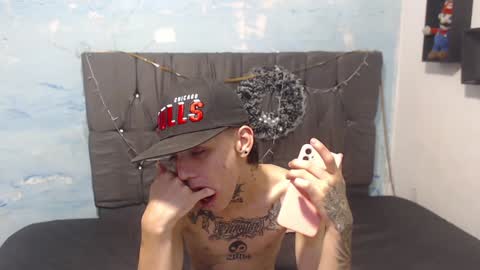 Snapshot of latins_boys_20 chatting on 01/29/25, 10:16 NICK online show from 01/29/25, 10:16