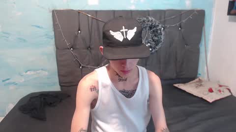 Snapshot of latins_boys_20 chatting on 01/30/25, 03:22 NICK online show from 01/30/25, 03:22