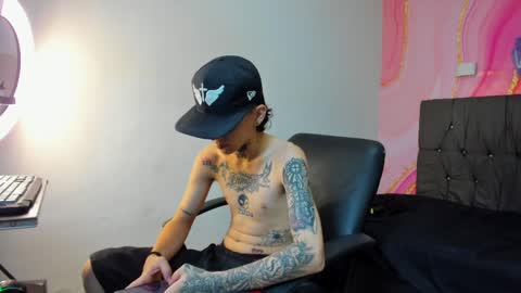 Snapshot of latins_boys_20 chatting on 10/02/25, 09:11 NICK online show from 10/02/25, 09:11