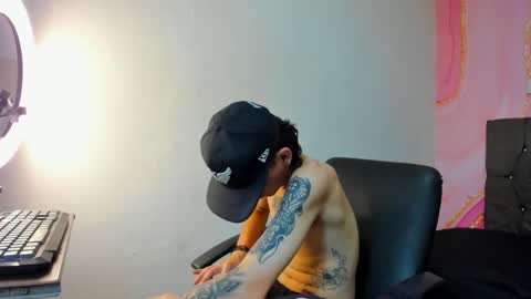 Snapshot of latins_boys_20 chatting on 10/08/25, 10:18 NICK online show from 10/08/25, 10:18