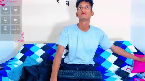 Snapshot of latinvenz chatting on 12/16/25, 11:15 yorkier and derrek online show from 12/16/25, 11:15