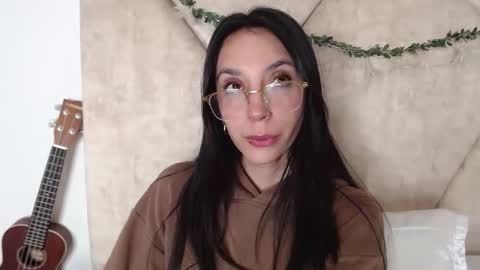 Snapshot of laugreen chatting on 05/15/26, 03:46 Laura online show from 05/15/26, 03:46